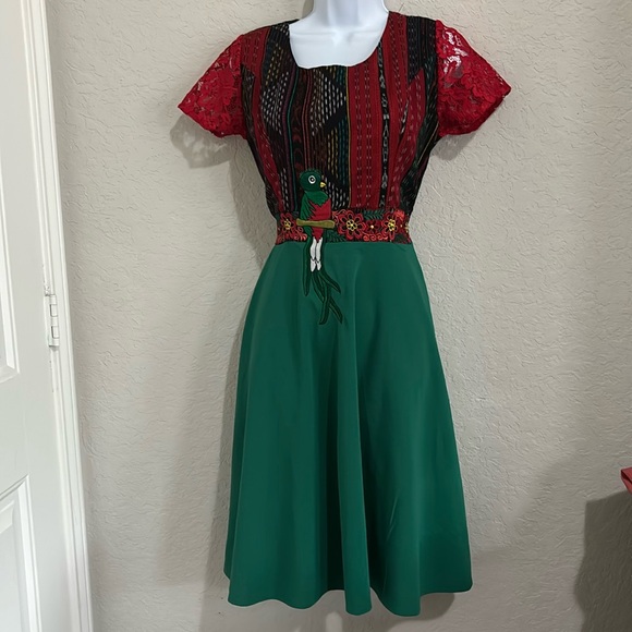 Guatemalan Dress - Picture 3 of 8